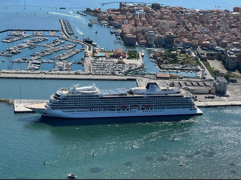 Casa Manuela Non Turisti Ma Ospiti Lägenhet Chioggia Exteriör bild